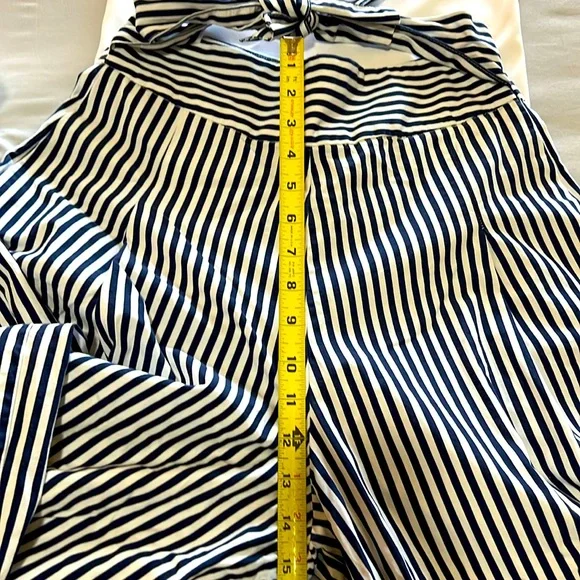 Versatile Zara Basics culottes in navy and white vertical stripes. - Picture 6 of 6